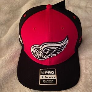 Fanatics Red and Black Detroit Redwings Snapback Cap